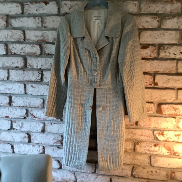 Woman’s jacket - Picture 3 of 6